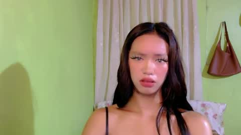 Snapshot of lovely_nephi_intown chatting on February 21, 5:52 am lovely_nephi_intown online show from February 21, 5:52 am