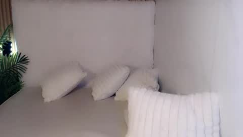   online show from April 18, 7:58 pm