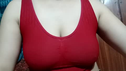 Snapshot of lovely_sweet_girl chatting on July 4, 10:43 am katrina follow me guys online show from July 4, 10:43 am
