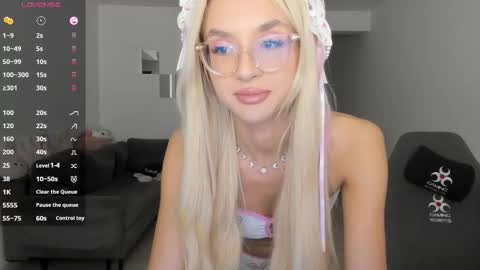 lovelybianca_ online show from March 27, 8:30 pm