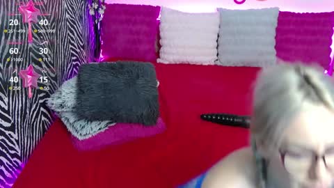 Snapshot of lovelybutterfly chatting on January 31, 1:12 pm online show from January 31, 1:12 pm