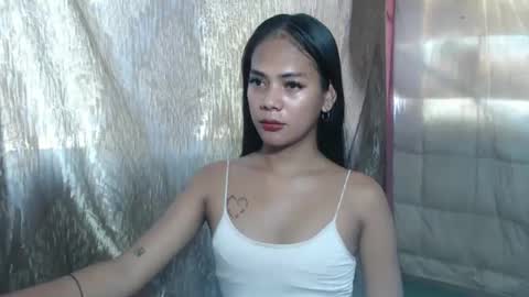 Snapshot of lovelycarmilla chatting on May 5, 8:00 am Carnilla online show from May 5, 8:00 am