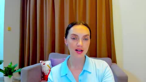 Mia online show from October 15, 11:21 am