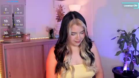 Snapshot of lovelygirl45 chatting on June 17, 3:42 am Valerie online show from June 17, 3:42 am