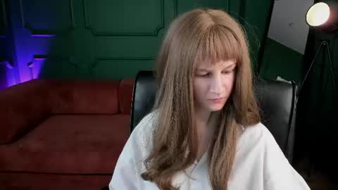 Kira online show from August 4, 12:30 pm
