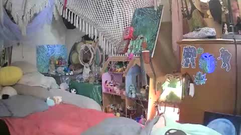 Snapshot of lovelylala chatting on November 22, 8:24 am lala online show from November 22, 8:24 am