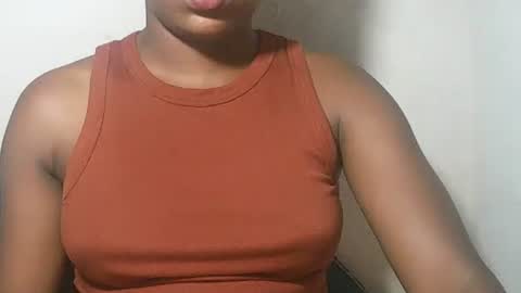 lovelylarra online show from February 18, 6:48 pm