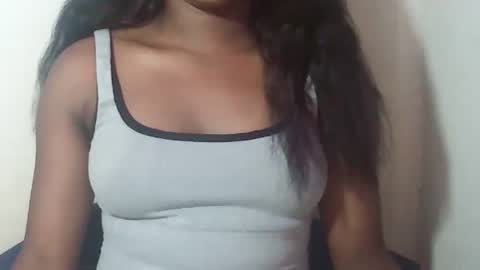 lovelylarra online show from March 4, 12:11 pm