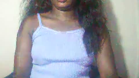 lovelylarra online show from March 26, 9:04 am