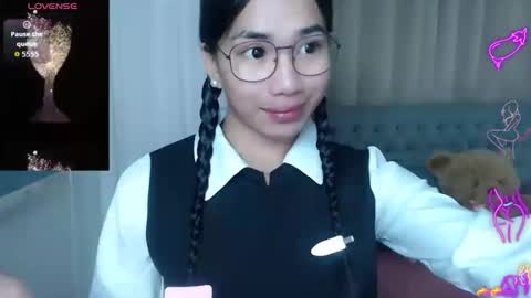 Snapshot of lovelymae18 chatting on February 26, 7:29 am lovelymae18 online show from February 26, 7:29 am