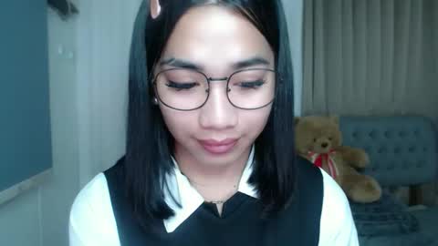 Snapshot of lovelymae18 chatting on March 7, 2:52 am lovelymae18 online show from March 7, 2:52 am