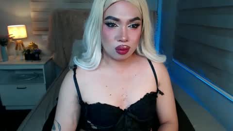 Snapshot of lovelymarie69 chatting on February 26, 5:17 pm Rebeca online show from February 26, 5:17 pm