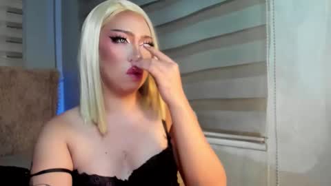 Snapshot of lovelymarie69 chatting on September 11, 5:46 pm Rebeca online show from September 11, 5:46 pm