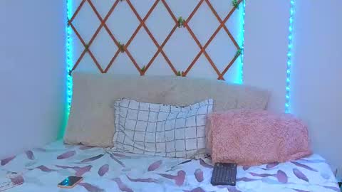 lovelymoon_ online show from July 7, 11:31 pm