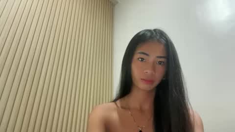 lovelyours_kishia online show from April 4, 12:35 pm