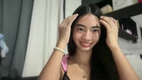 lovelyours_kishia online show from May 3, 5:19 pm