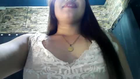 Snapshot of lovelypinay2 chatting on December 9, 12:40 pm lovelypinay2 online show from December 9, 12:40 pm