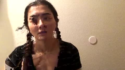 Queen Aria  online show from December 16, 7:10 pm