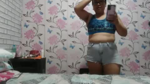 Snapshot of lovelyquey chatting on December 13, 4:22 am Angelquey online show from December 13, 4:22 am