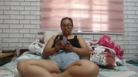 Snapshot of lovelyquey chatting on January 6, 2:04 am Angelquey online show from January 6, 2:04 am