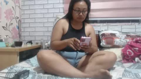 Snapshot of lovelyquey chatting on February 3, 8:57 pm Angelquey online show from February 3, 8:57 pm