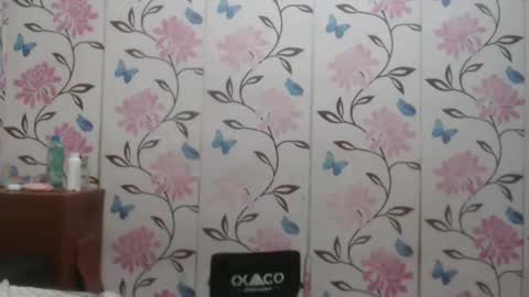 Snapshot of lovelyquey chatting on February 6, 2:55 am Angelquey online show from February 6, 2:55 am