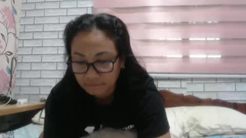 Snapshot of lovelyquey chatting on February 15, 10:52 pm Angelquey online show from February 15, 10:52 pm