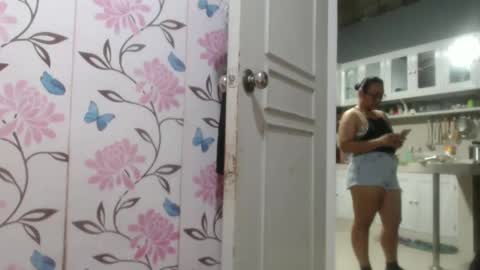 Snapshot of lovelyquey chatting on February 18, 2:38 am Angelquey online show from February 18, 2:38 am