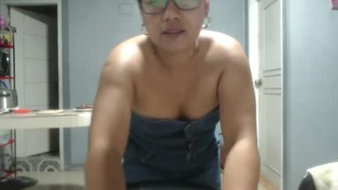 Snapshot of lovelyquey chatting on February 20, 10:15 pm Angelquey online show from February 20, 10:15 pm