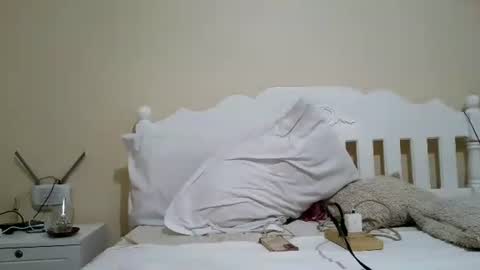 Snapshot of lovelyquey chatting on December 4, 8:17 pm Angelquey online show from December 4, 8:17 pm