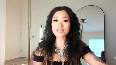 lovelyxmacii online show from March 2, 1:30 am