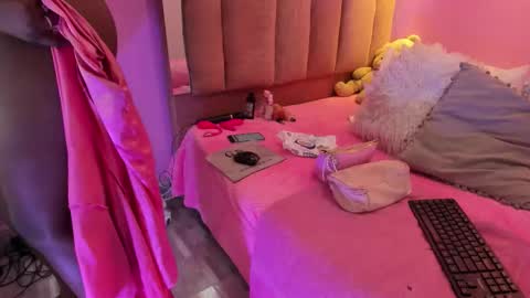 L O V E  online show from December 16, 11:37 am