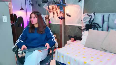 Snapshot of lovequinn_mjs chatting on October 29, 7:59 pm Love  online show from October 29, 7:59 pm