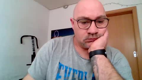 Snapshot of lover010983 chatting on March 10, 8:48 am lover010983 online show from March 10, 8:48 am