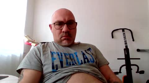 Snapshot of lover010983 chatting on March 11, 8:52 am lover010983 online show from March 11, 8:52 am