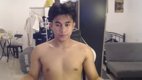 Snapshot of loverboyph04 chatting on September 15, 5:40 am loverboyph04 online show from September 15, 5:40 am