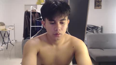 Snapshot of loverboyph04 chatting on September 19, 6:15 am loverboyph04 online show from September 19, 6:15 am