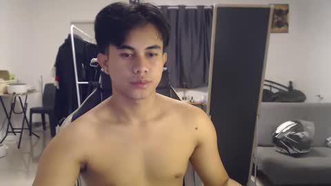 Snapshot of loverboyph04 chatting on September 22, 6:15 am loverboyph04 online show from September 22, 6:15 am