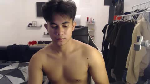 Snapshot of loverboyph04 chatting on September 30, 2:11 pm loverboyph04 online show from September 30, 2:11 pm