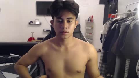 Snapshot of loverboyph04 chatting on October 9, 4:27 pm loverboyph04 online show from October 9, 4:27 pm