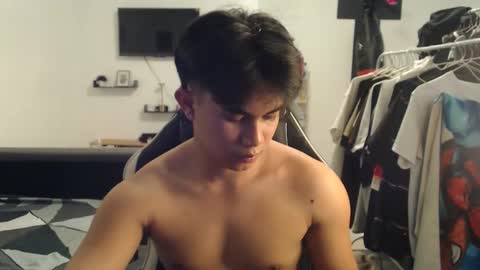 Snapshot of loverboyph04 chatting on October 18, 8:59 am loverboyph04 online show from October 18, 8:59 am