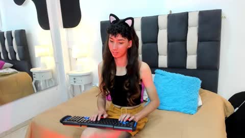 Snapshot of loverisu chatting on March 1, 8:42 pm loverisu online show from March 1, 8:42 pm