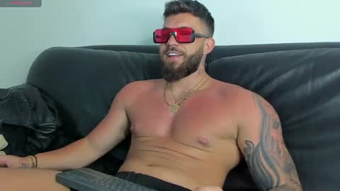 Snapshot of lovermike_ chatting on July 9, 8:29 am Mike online show from July 9, 8:29 am