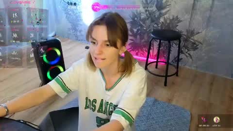Snapshot of lovesdogs34 chatting on May 7, 10:20 am Kate OnFire online show from May 7, 10:20 am