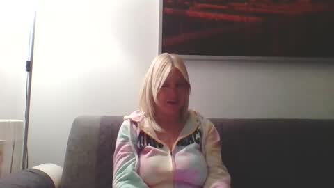 Marlyn online show from March 7, 10:40 pm