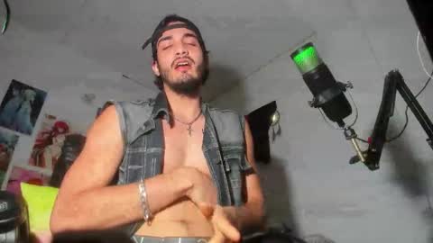 Snapshot of lovexjuxn77 chatting on November 22, 4:06 pm lovexjuxn77 online show from November 22, 4:06 pm