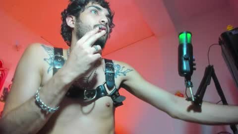 Snapshot of lovexjuxn77 chatting on December 13, 7:53 pm lovexjuxn77 online show from December 13, 7:53 pm