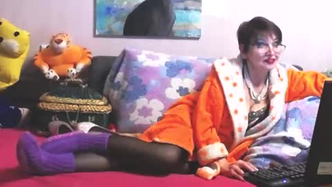 Snapshot of loveykiss77 chatting on October 16, 9:16 pm Anna online show from October 16, 9:16 pm