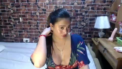 Snapshot of loveyoureign06 chatting on January 12, 11:26 pm Ryn online show from January 12, 11:26 pm