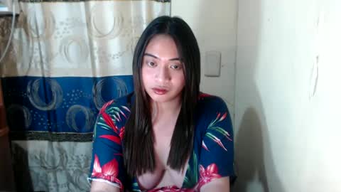 Snapshot of loveyoureign06 chatting on February 19, 4:44 am Ryn online show from February 19, 4:44 am